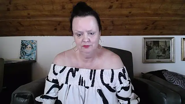 Snapshot of TiffanyMature chatting on 07/09/26, 02:10 TiffanyMature online show from 07/09/26, 02:10