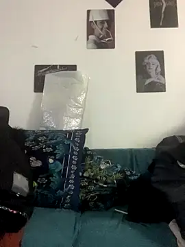 Snapshot of SSlady521 chatting on 12/15/25, 01:59 SSlady521 online show from 12/15/25, 01:59