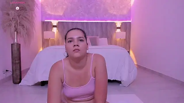 karlie small online show from 04/06/26, 07:37