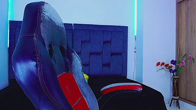 dirty model online show from 10/17/25, 04:04