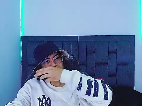 dirty model online show from 10/19/25, 08:48