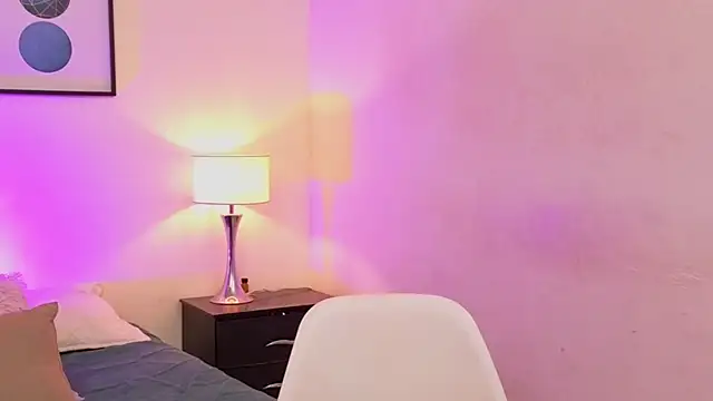 Snapshot of emmabridgerton chatting on 03/17/26, 08:56 emmabridgerton online show from 03/17/26, 08:56