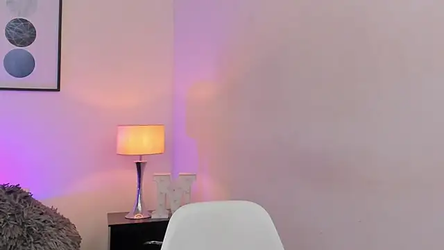 Snapshot of emmabridgerton chatting on 03/31/26, 08:31 emmabridgerton online show from 03/31/26, 08:31