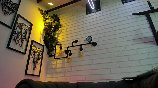 ItaloMoore online show from 12/02/25, 11:37