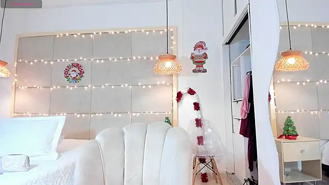 VioletHilton online show from 12/18/25, 07:09