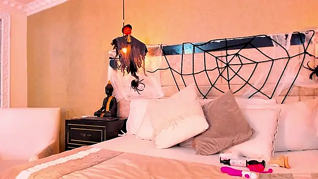 OliviaGarciaa online show from 10/13/25, 07:36