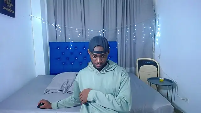 Snapshot of eebony_stallion chatting on 09/30/25, 03:22 eebony stallion online show from 09/30/25, 03:22