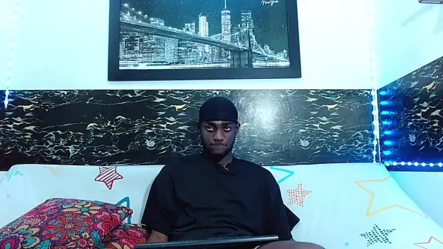 Snapshot of eebony_stallion chatting on 10/01/25, 03:12 eebony stallion online show from 10/01/25, 03:12