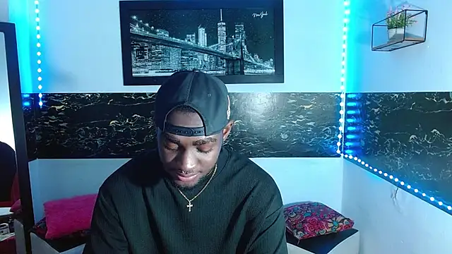 Snapshot of eebony_stallion chatting on 10/03/25, 03:03 eebony stallion online show from 10/03/25, 03:03