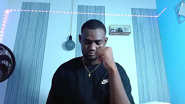 Snapshot of eebony_stallion chatting on 10/29/25, 03:20 eebony stallion online show from 10/29/25, 03:20