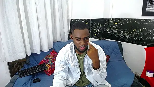 Snapshot of eebony_stallion chatting on 10/31/25, 02:45 eebony stallion online show from 10/31/25, 02:45