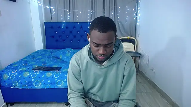 Snapshot of eebony_stallion chatting on 11/05/25, 03:17 eebony stallion online show from 11/05/25, 03:17