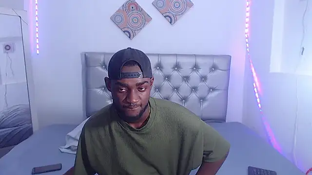 Snapshot of eebony_stallion chatting on 11/10/25, 06:51 eebony stallion online show from 11/10/25, 06:51