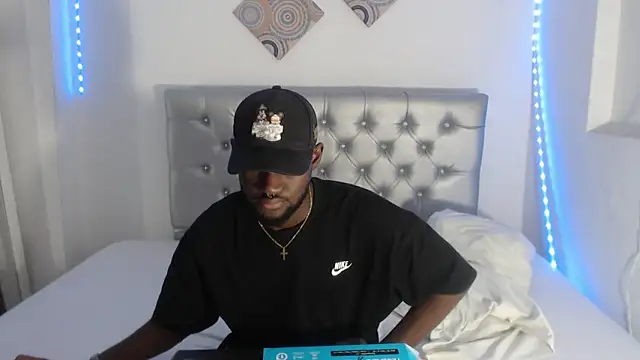 Snapshot of eebony_stallion chatting on 11/19/25, 06:19 eebony stallion online show from 11/19/25, 06:19