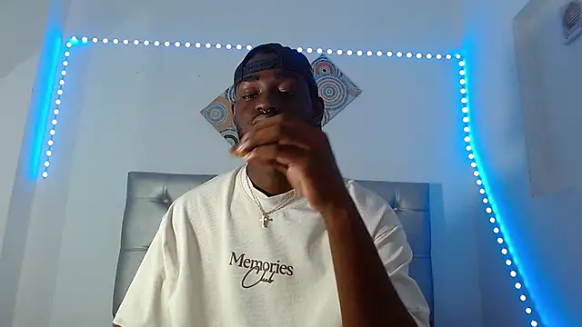 Snapshot of eebony_stallion chatting on 11/21/25, 06:39 eebony stallion online show from 11/21/25, 06:39