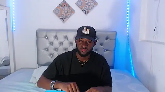 Snapshot of eebony_stallion chatting on 11/26/25, 07:26 eebony stallion online show from 11/26/25, 07:26