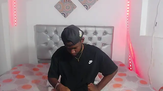 Snapshot of eebony_stallion chatting on 12/04/25, 06:49 eebony stallion online show from 12/04/25, 06:49