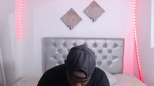 Snapshot of eebony_stallion chatting on 12/18/25, 07:53 eebony stallion online show from 12/18/25, 07:53