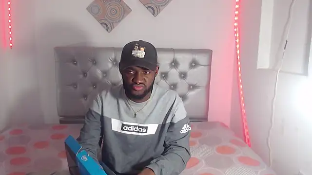 Snapshot of eebony_stallion chatting on 12/21/25, 03:02 eebony stallion online show from 12/21/25, 03:02