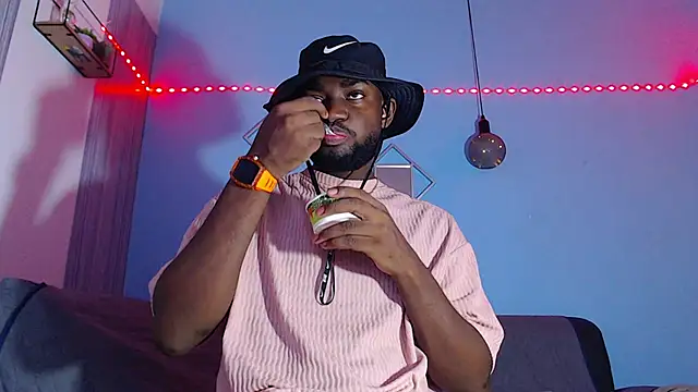 Snapshot of eebony_stallion chatting on 03/10/26, 03:00 eebony stallion online show from 03/10/26, 03:00