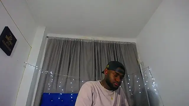 Snapshot of eebony_stallion chatting on 03/25/26, 03:34 eebony stallion online show from 03/25/26, 03:34