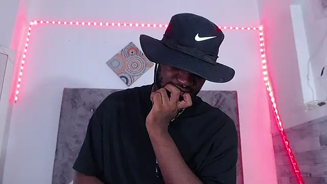 Snapshot of eebony_stallion chatting on 04/08/26, 06:19 eebony stallion online show from 04/08/26, 06:19