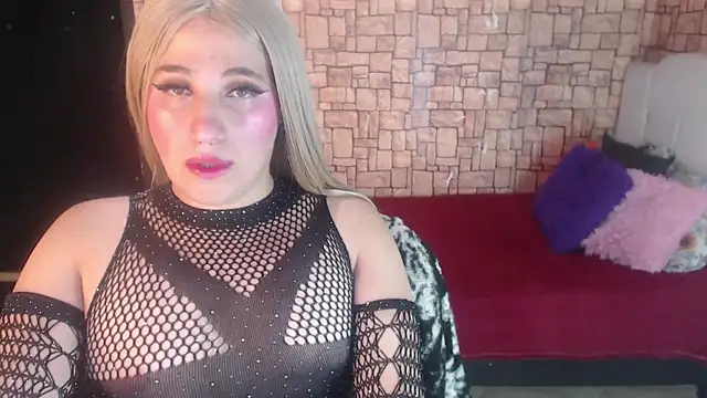 Snapshot of vero_444 chatting on 12/21/25, 10:22 vero 444 online show from 12/21/25, 10:22