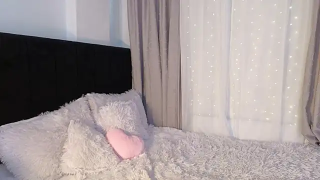 Snapshot of LunaVelvet777 chatting on 03/18/26, 03:48 LunaVelvet777 online show from 03/18/26, 03:48