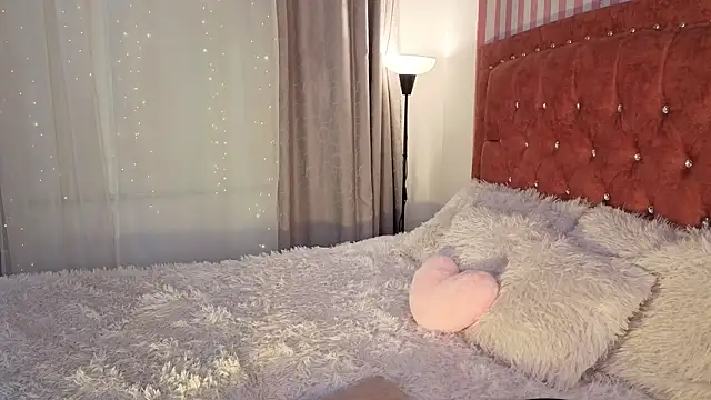 Snapshot of LunaVelvet777 chatting on 04/18/26, 07:07 LunaVelvet777 online show from 04/18/26, 07:07