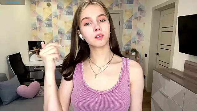 Snapshot of NylaNadler chatting on 02/11/26, 06:07 NylaNadler online show from 02/11/26, 06:07