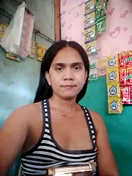 Snapshot of lexyyr17 chatting on 04/13/26, 01:11 lexyyr17 online show from 04/13/26, 01:11