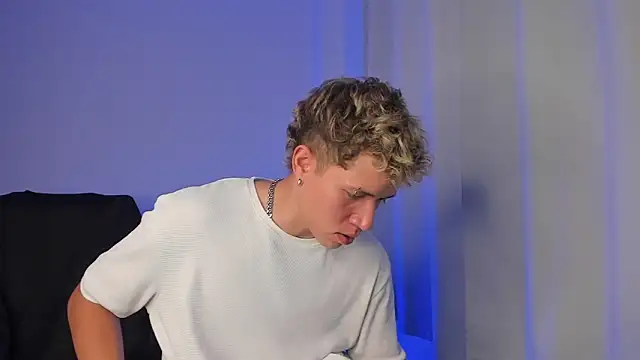 Snapshot of nathan_blake chatting on 12/17/25, 07:20 nathan blake online show from 12/17/25, 07:20