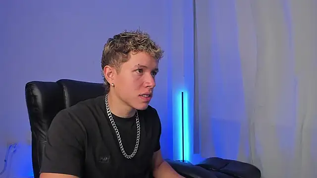 Snapshot of nathan_blake chatting on 12/20/25, 05:09 nathan blake online show from 12/20/25, 05:09