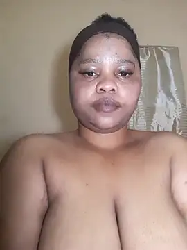 Snapshot of PRINCESSEMELXX93 chatting on 10/28/25, 01:31 PRINCESSEMELXX93 online show from 10/28/25, 01:31