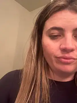 Snapshot of M1l3yD3w chatting on 10/11/25, 02:33 M1l3yD3w online show from 10/11/25, 02:33