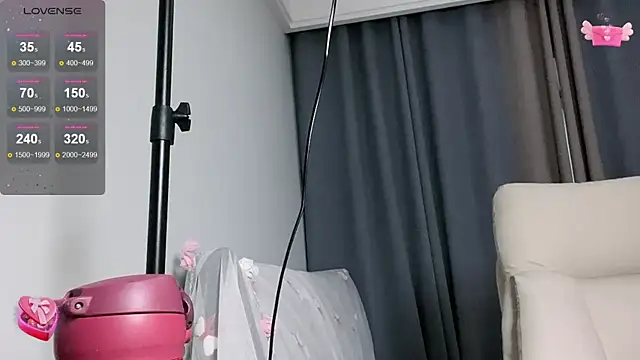 Snapshot of Amy-i chatting on 09/10/25, 10:26 Amy-i online show from 09/10/25, 10:26