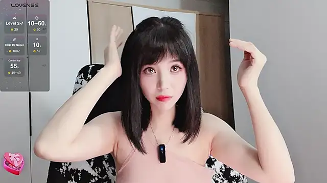 Snapshot of Amy-i chatting on 11/08/25, 10:15 Amy-i online show from 11/08/25, 10:15