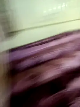 Snapshot of reena502 chatting on 11/10/25, 05:28 reena502 online show from 11/10/25, 05:28