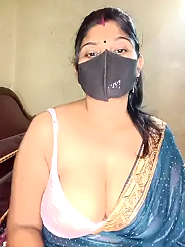 Snapshot of reena502 chatting on 07/31/26, 04:12 reena502 online show from 07/31/26, 04:12