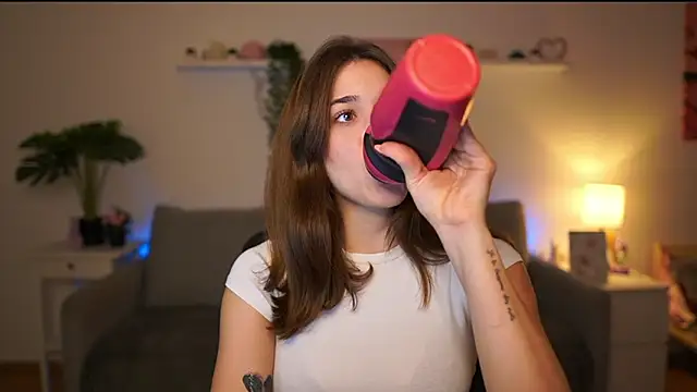 kissie cat online show from 12/19/25, 03:19