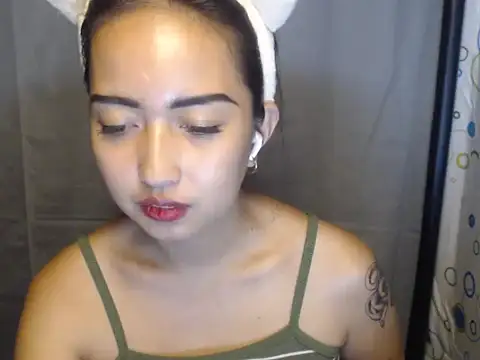 Snapshot of Soft_Angel8 chatting on 05/26/26, 04:58 Soft Angel8 online show from 05/26/26, 04:58