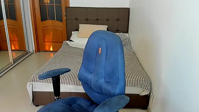 Snapshot of AndrianaBelle chatting on 09/19/25, 03:45 AndrianaBelle online show from 09/19/25, 03:45