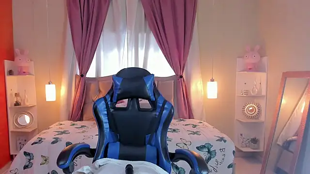 Snapshot of IsabellaHot01 chatting on 04/09/26, 08:03 IsabellaHot01 online show from 04/09/26, 08:03