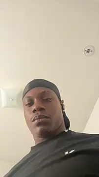 Snapshot of labishyoung25 chatting on 11/14/25, 02:05 labishyoung25 online show from 11/14/25, 02:05