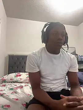 Snapshot of labishyoung25 chatting on 12/14/25, 08:52 labishyoung25 online show from 12/14/25, 08:52