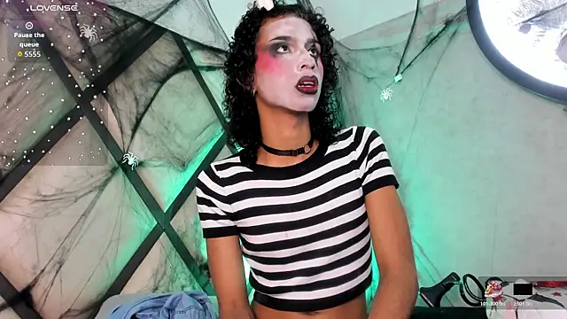 Snapshot of venus-03 chatting on 10/31/25, 04:02 venus-03 online show from 10/31/25, 04:02