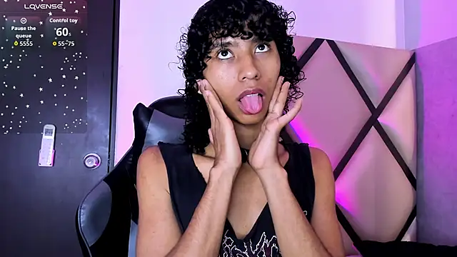 Snapshot of venus-03 chatting on 11/07/25, 03:28 venus-03 online show from 11/07/25, 03:28