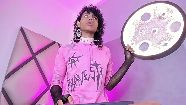 Snapshot of venus-03 chatting on 11/30/25, 03:43 venus-03 online show from 11/30/25, 03:43