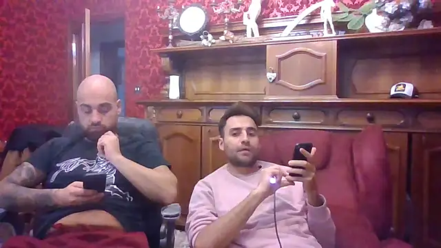 Snapshot of omihaze94 chatting on 10/19/25, 04:18 omihaze94 online show from 10/19/25, 04:18