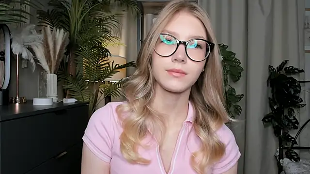 Snapshot of ChinBonnell chatting on 09/25/25, 05:44 ChinBonnell online show from 09/25/25, 05:44